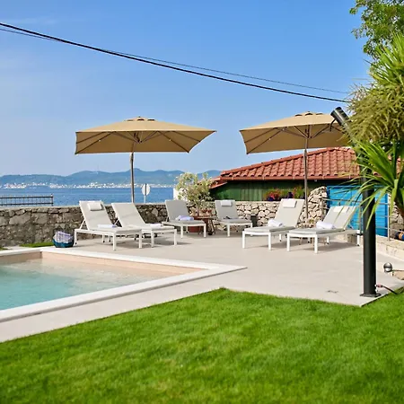 Hresc S לינה וארוחת בוקר זאדאר