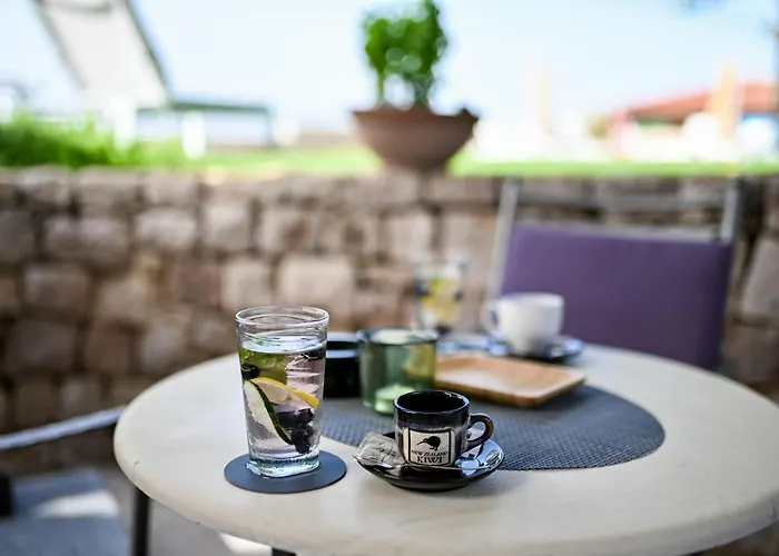 Hresc S Oda ve Kahvaltı 4*