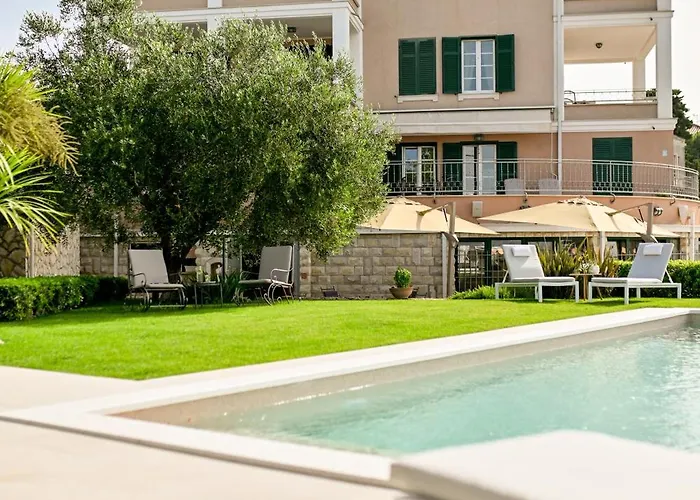 Hresc S Oda ve Kahvaltı 4*