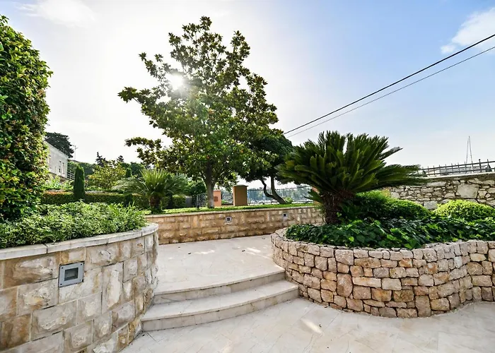 Hresc S krevet i doručak 4*